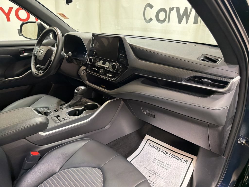 Used 2025 Toyota Highlander XSE AWD/4WD image 11