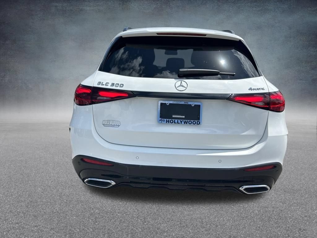 Used 2025 Mercedes-Benz GLC 300 4MATIC image 2