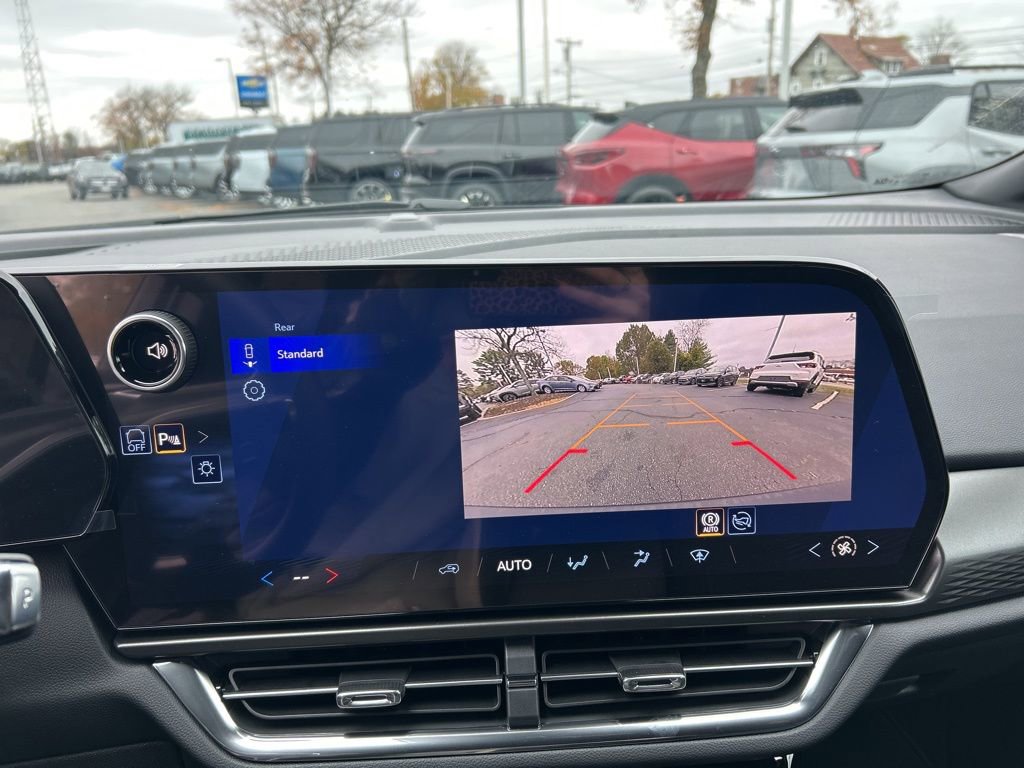 New 2026 Chevrolet Equinox EV LT image 18