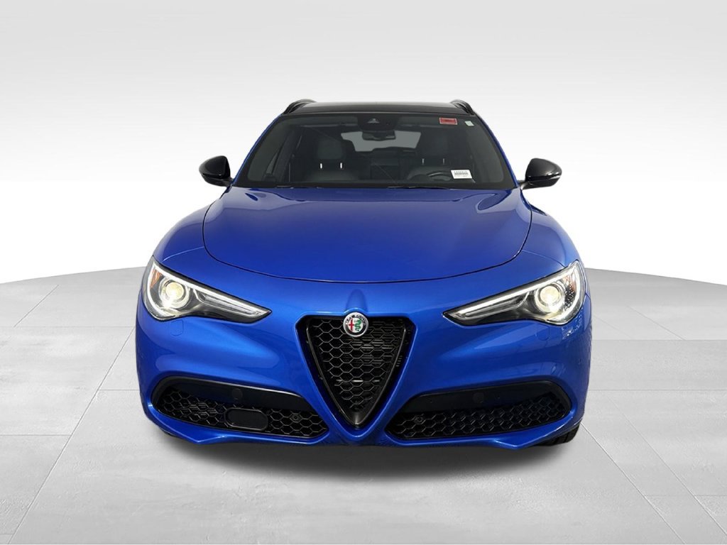 Used 2023 Alfa Romeo Stelvio Veloce AWD/4WD image 3