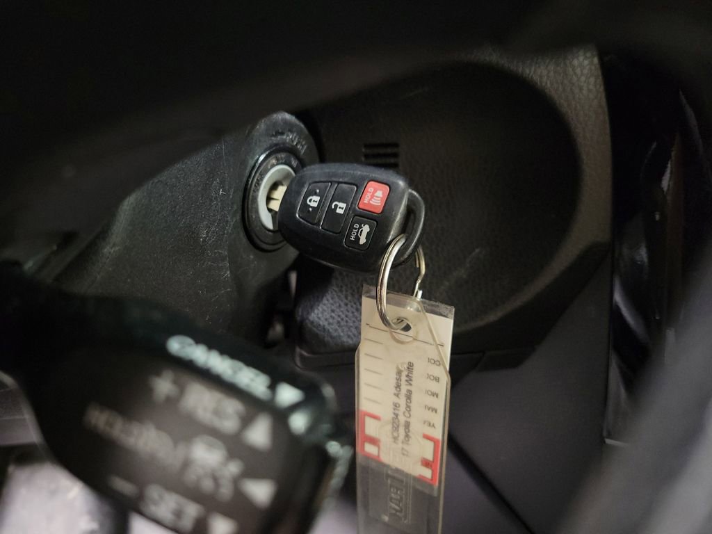 Used 2017 Toyota Corolla LE image 16