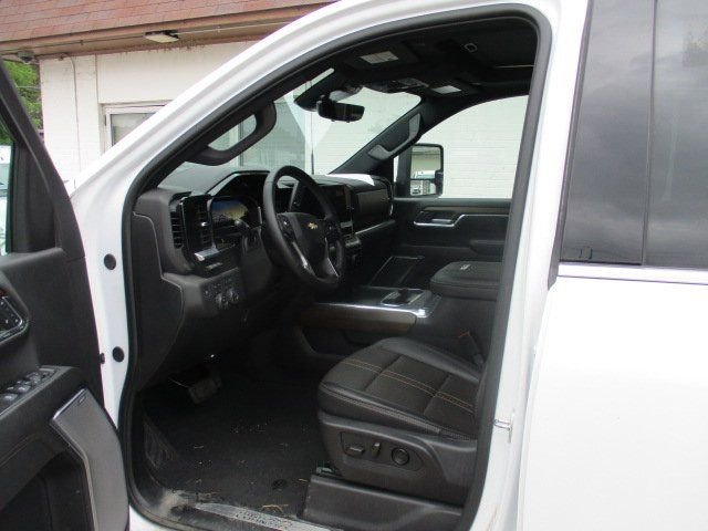 Used 2024 Chevrolet Silverado 3500 High Country w/ High Country Premium Package AWD/4WD image 10