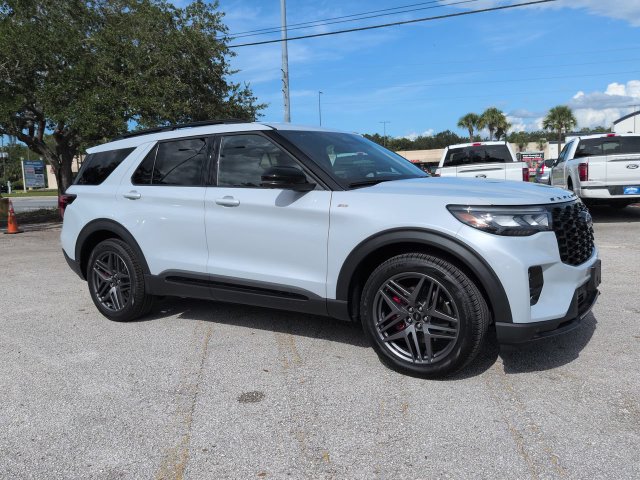 New 2026 Ford Explorer ST-Line w/ ST-Line Street Pack RWD image 2