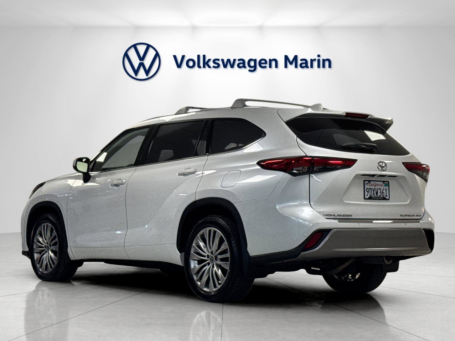 Used 2022 Toyota Highlander Platinum AWD/4WD image 3