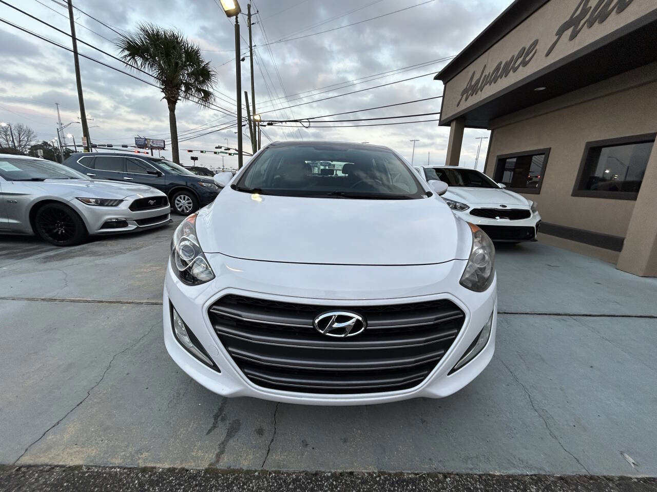 Used 2016 Hyundai Elantra GT w/ Option Group 03 image 3