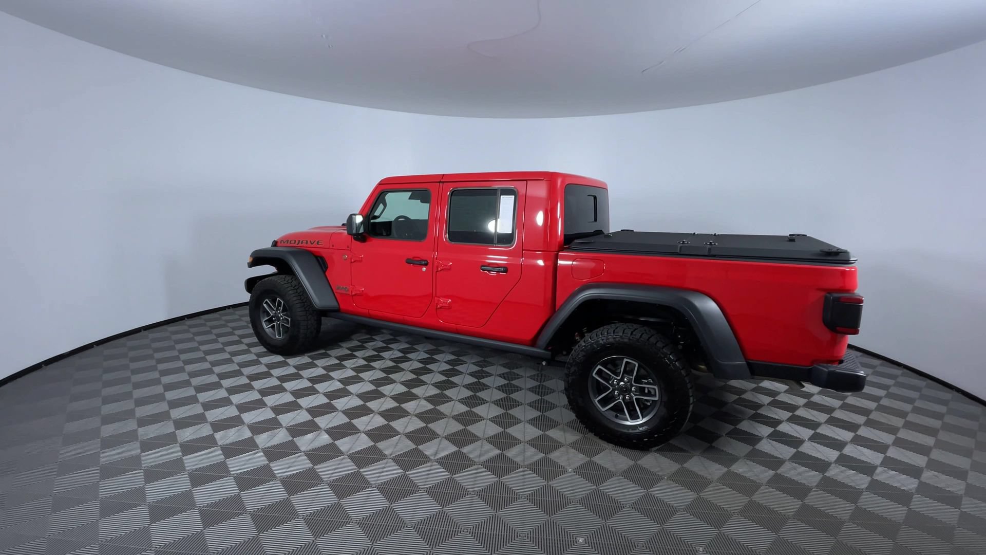 Used 2025 Jeep Gladiator Mojave w/ Convenience Group AWD/4WD image 6