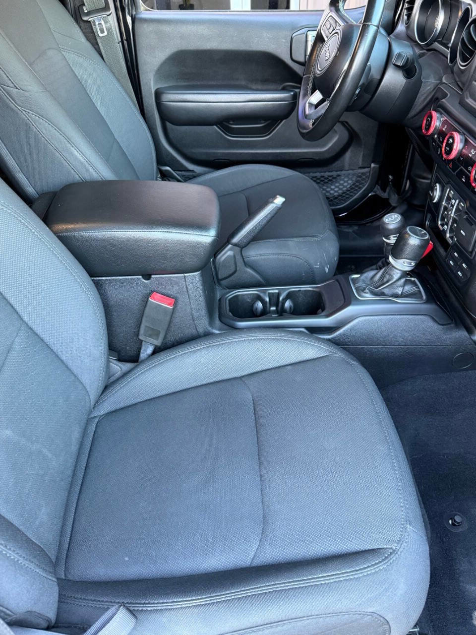 Used 2020 Jeep Gladiator Sport w/ Technology Group image 3