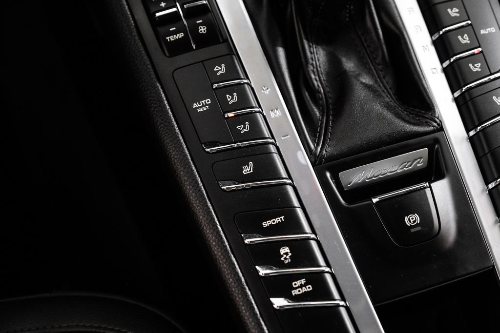 Used 2019 Porsche Macan w/ Premium Package AWD/4WD image 22