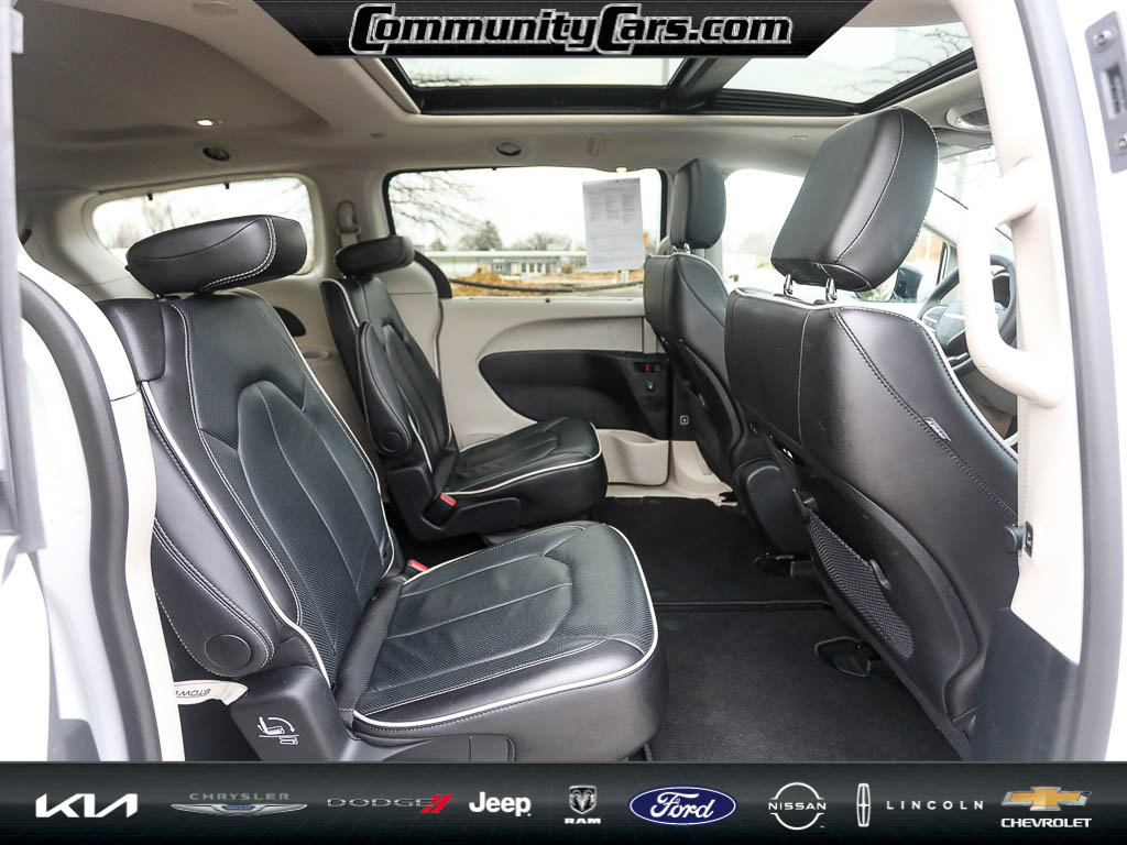 Used 2024 Chrysler Pacifica Limited image 23