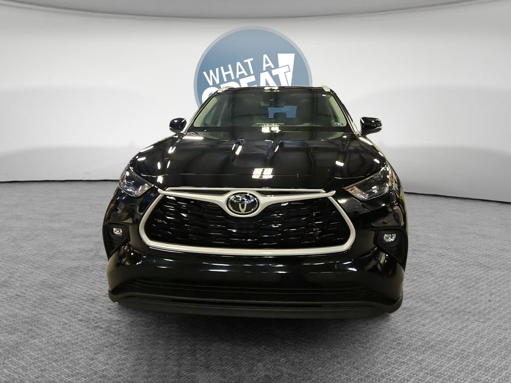 Used 2023 Toyota Highlander XLE AWD/4WD image 10