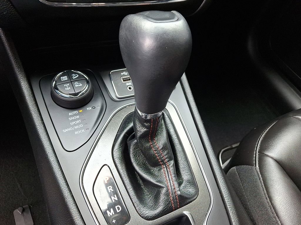 Used 2020 Jeep Cherokee Trailhawk w/ Cold Weather Group image 15