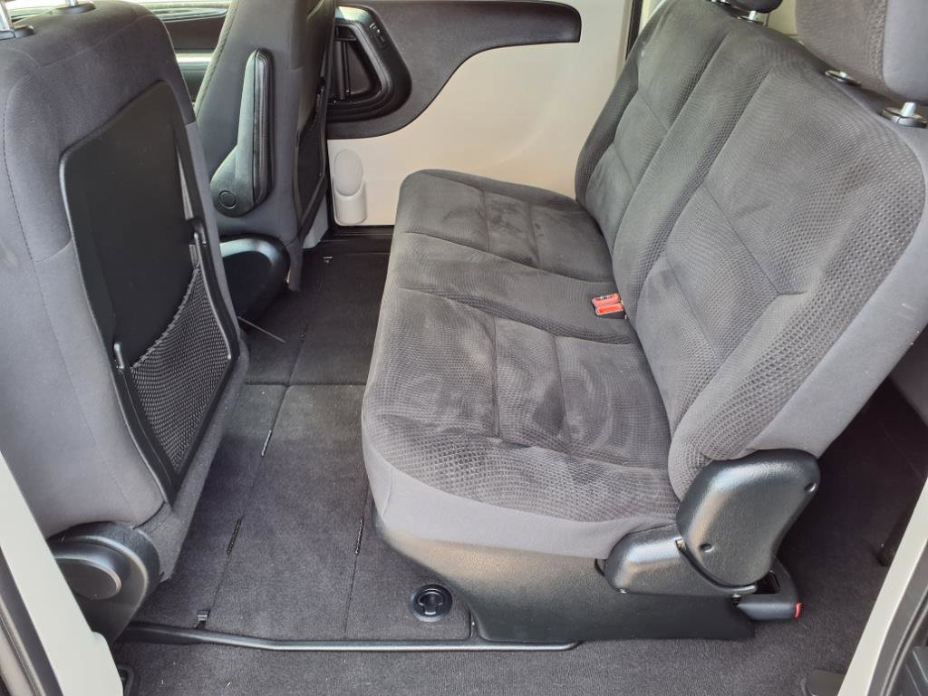Used 2018 Dodge Grand Caravan SE w/ UConnect Hands-Free Group image 7