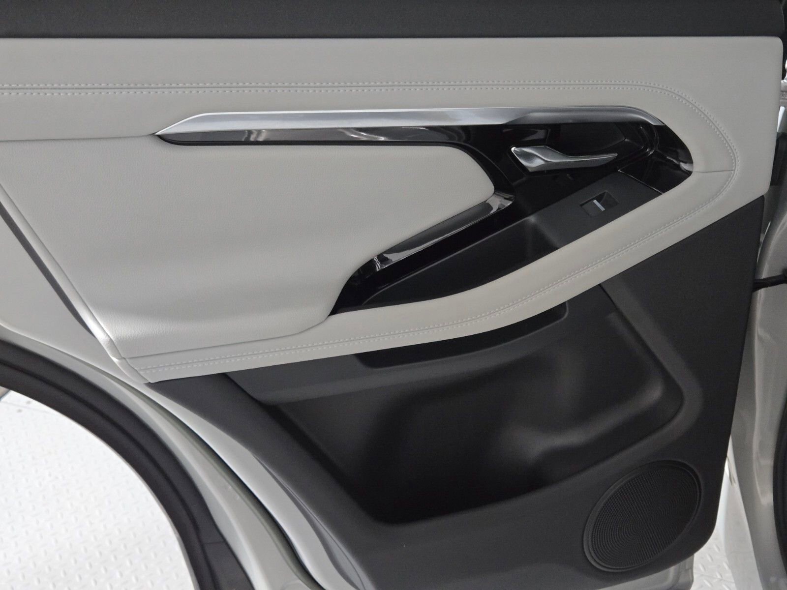 Used 2023 Land Rover Range Rover Evoque R-Dynamic SE AWD/4WD image 21