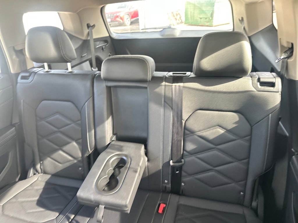 Used 2025 Volkswagen Atlas SE image 13