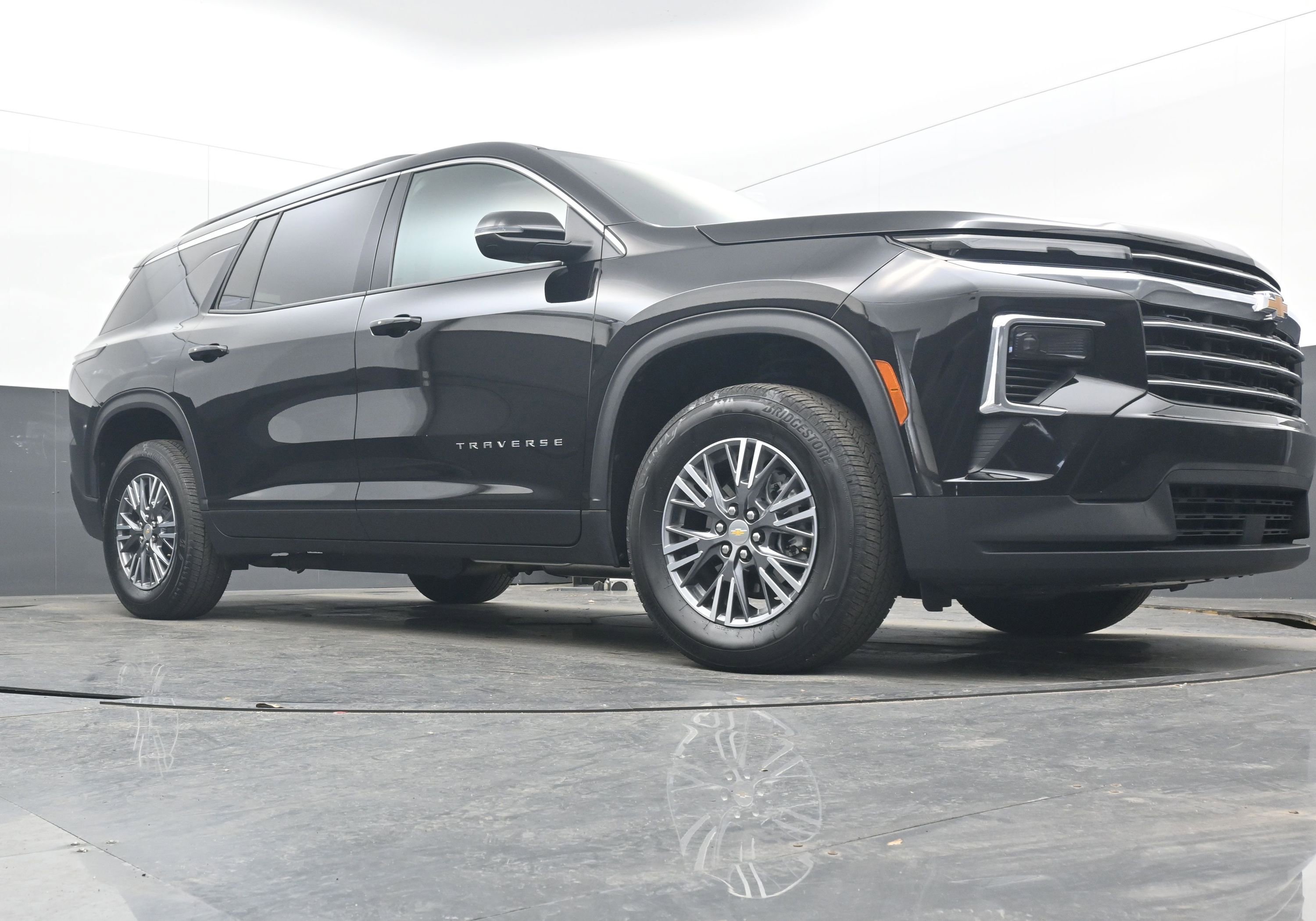 Used 2025 Chevrolet Traverse LT image 20