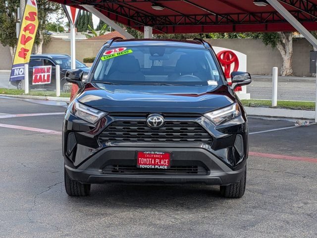 Used 2025 Toyota RAV4 XLE AWD/4WD image 2