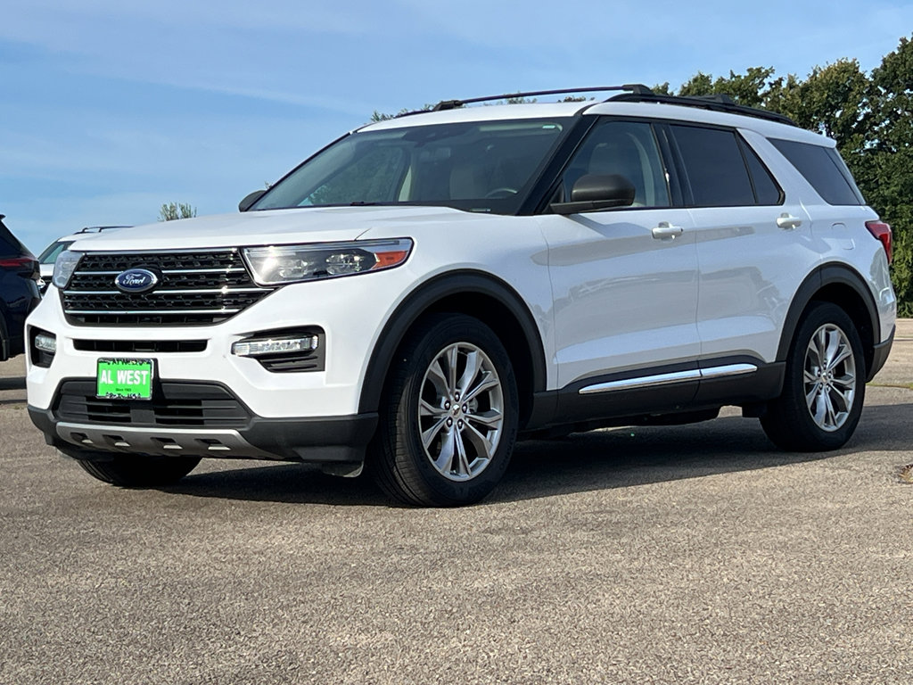 Used 2020 Ford Explorer XLT w/ Equipment Group 202A image 3
