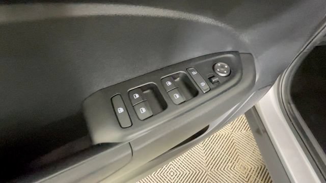 Used 2025 Hyundai Venue SE FWD image 16