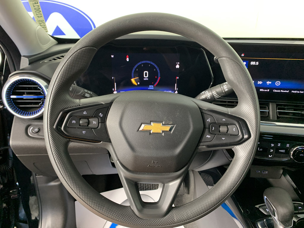 Used 2025 Chevrolet Trax LT FWD image 21