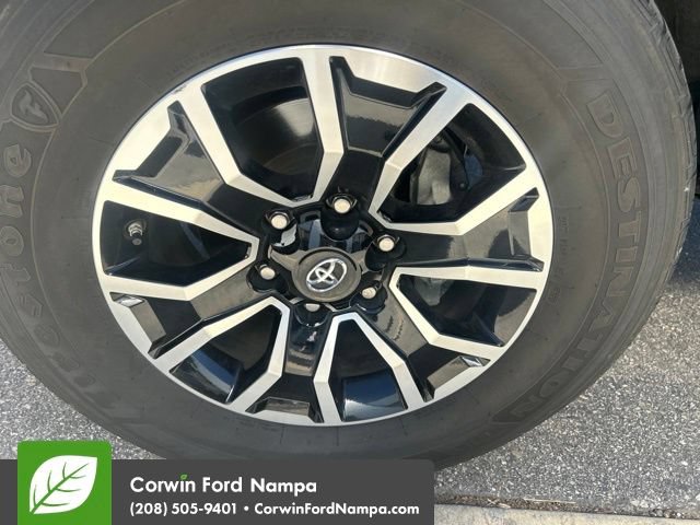 Used 2021 Toyota Tacoma TRD Sport w/ TRD Premium Sport Package AWD/4WD image 5