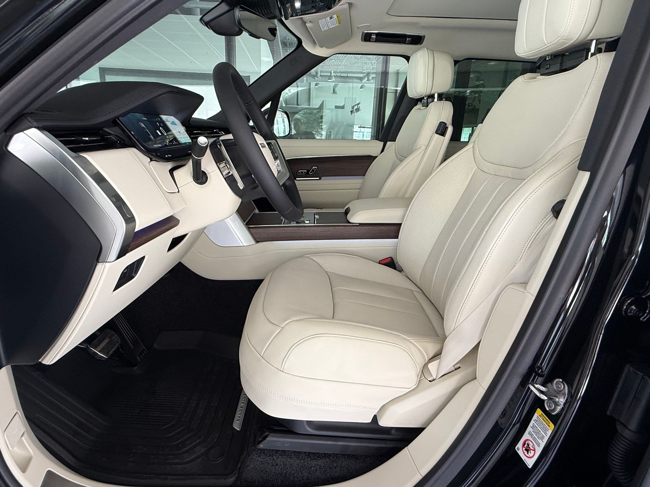 New 2026 Land Rover Range Rover SE AWD/4WD image 5