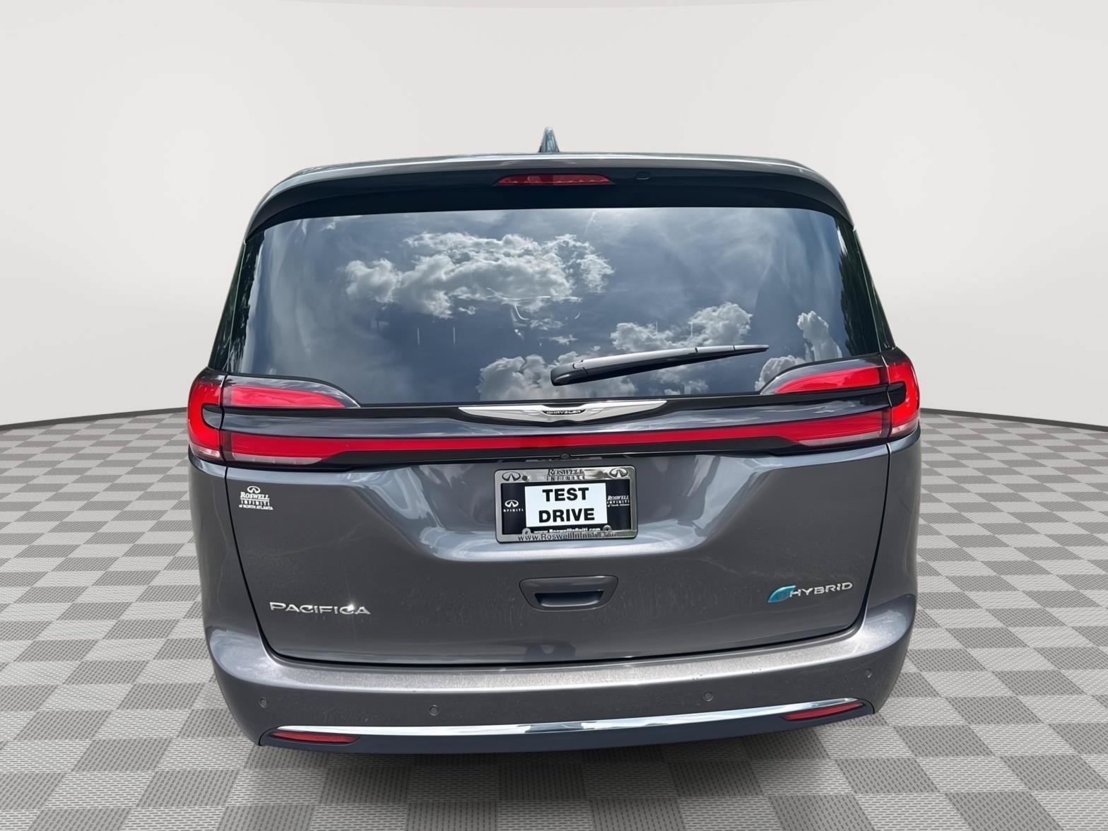 Used 2023 Chrysler Pacifica Touring-L FWD image 7