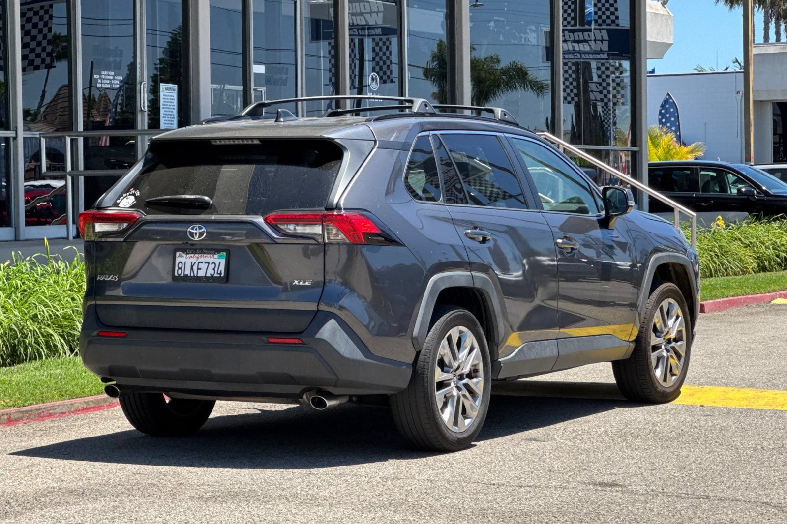 Used 2019 Toyota RAV4 XLE Premium FWD image 5