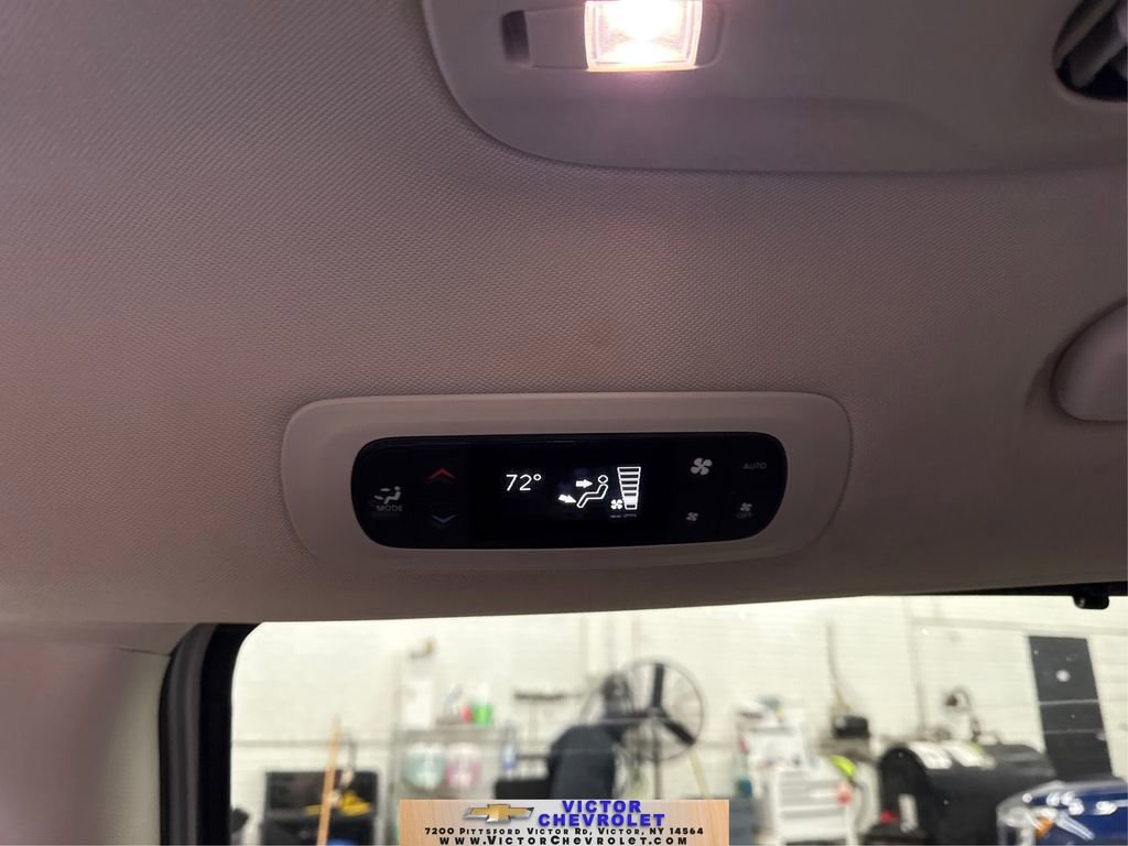 Used 2024 Chrysler Pacifica Touring-L image 35