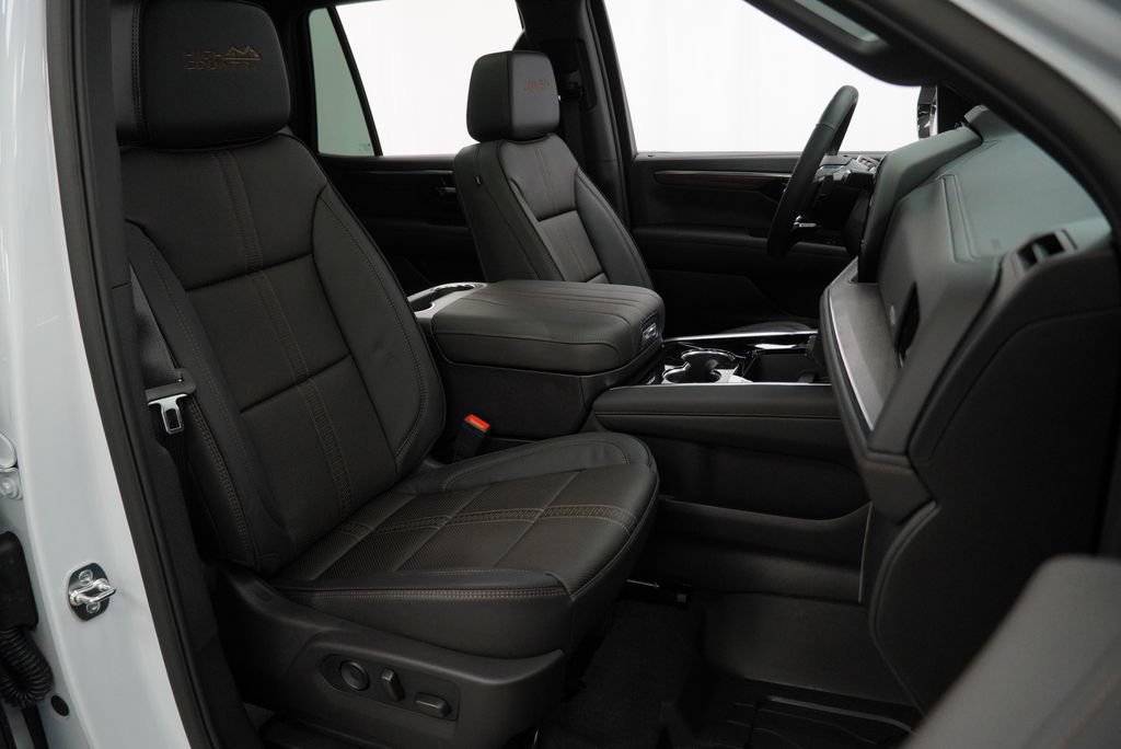 Used 2026 Chevrolet Tahoe High Country AWD/4WD image 32