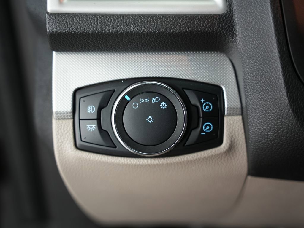 Used 2013 Ford Explorer XLT image 46