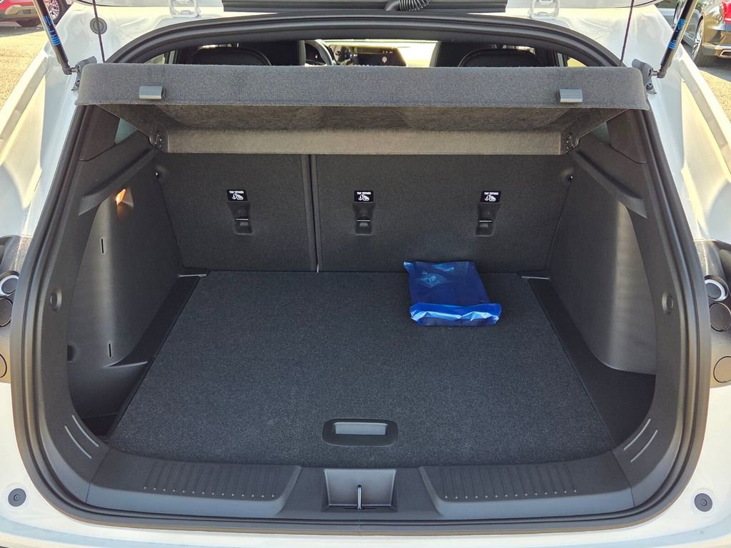 New 2026 Chevrolet Trax RS w/ Driver Confidence Package image 11