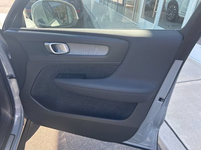 Certified 2025 Volvo XC40 B5 Plus AWD/4WD image 14