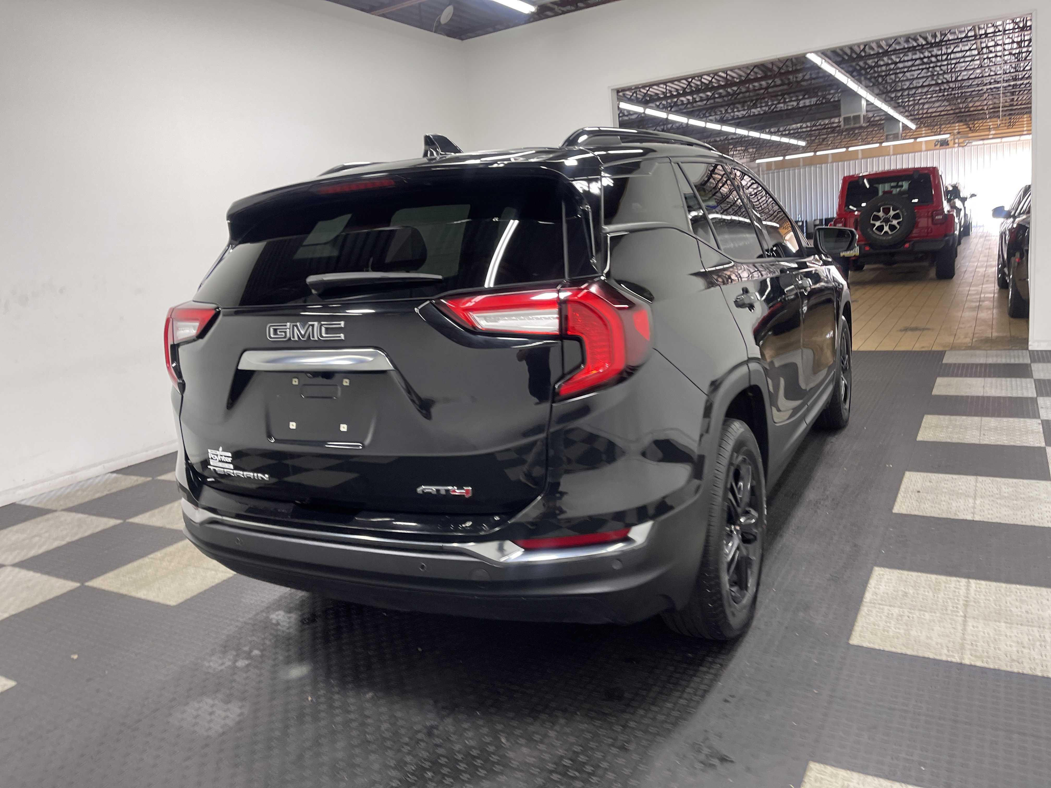 Used 2022 GMC Terrain AT4 image 5