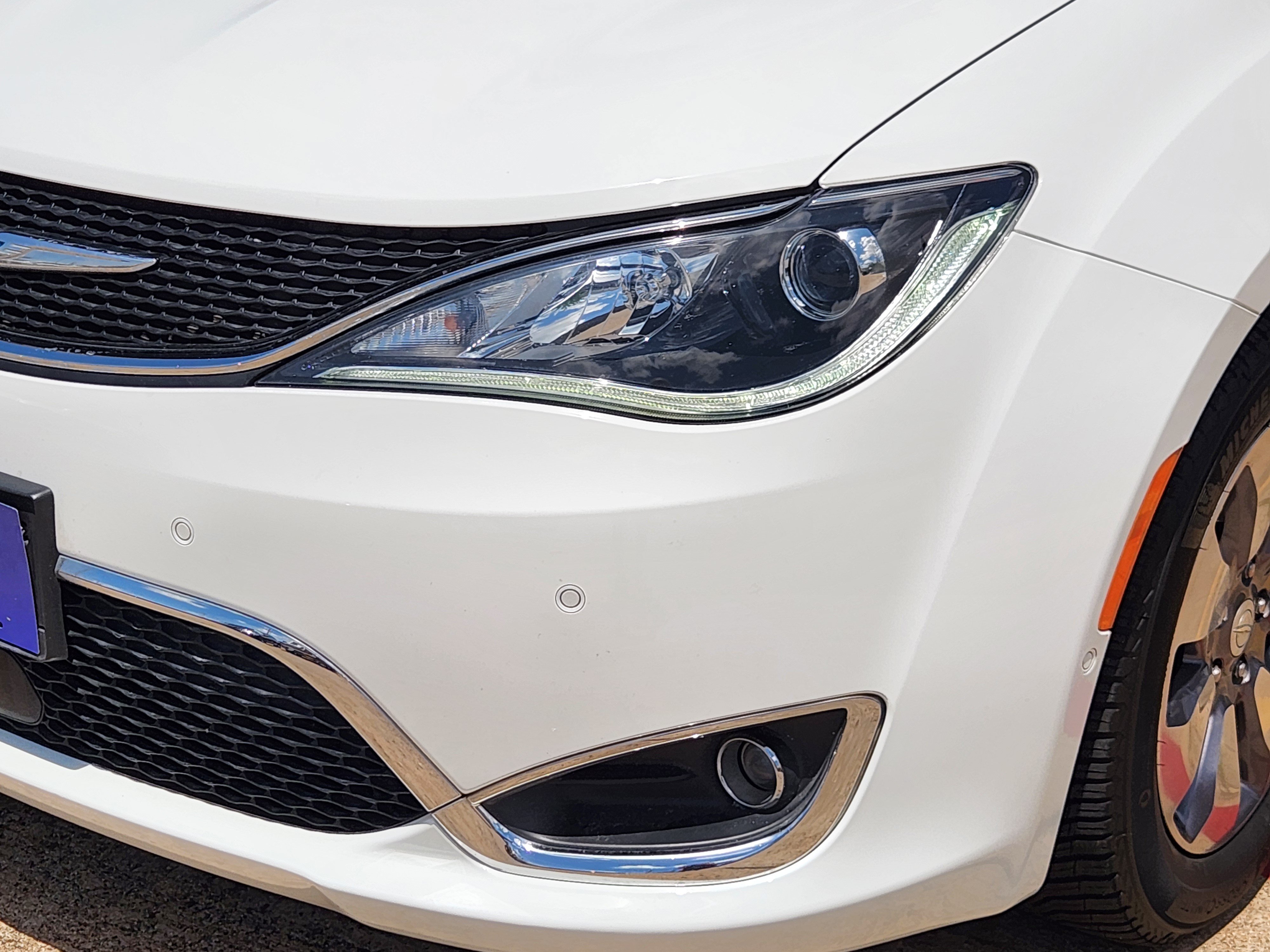 Used 2020 Chrysler Pacifica Limited w/ Advanced Safetytec Group FWD image 6