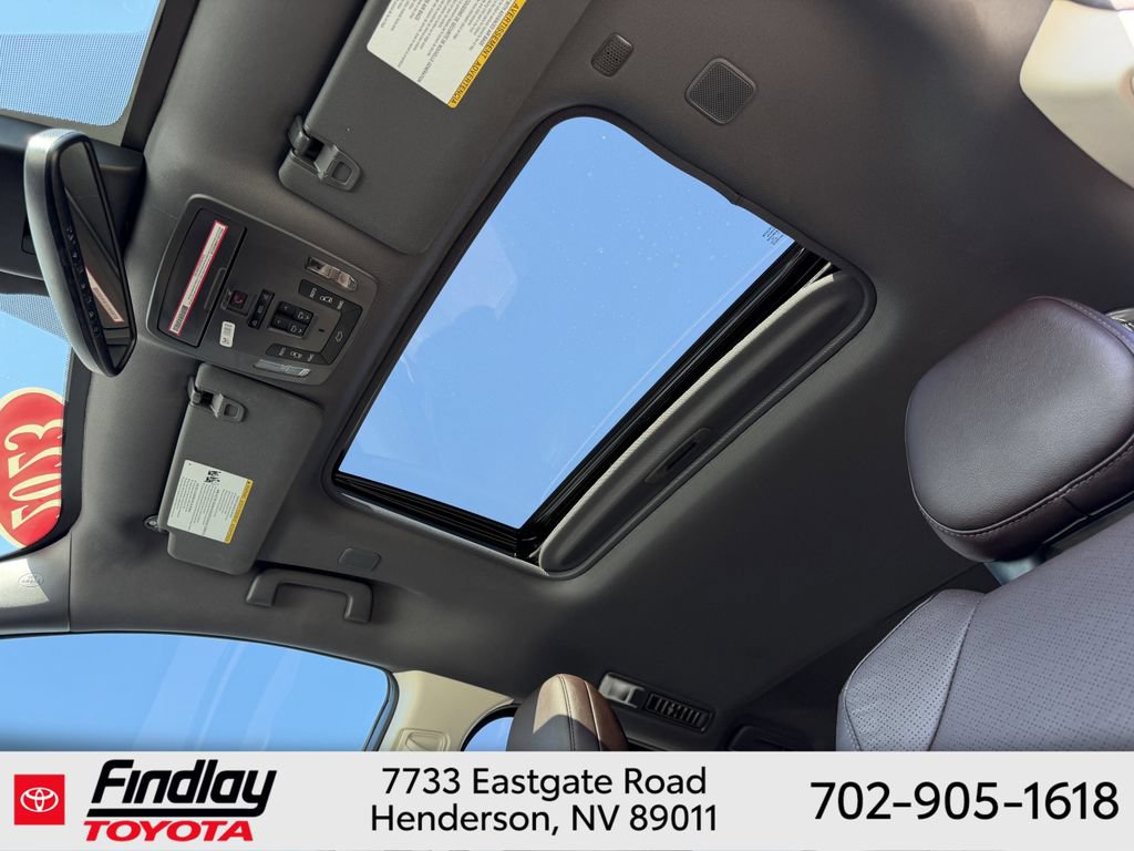 Certified 2023 Toyota Sienna Platinum FWD image 9
