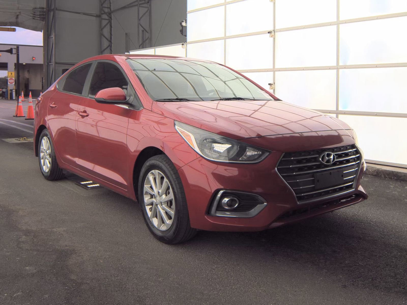 Used 2020 Hyundai Accent SEL FWD image 2