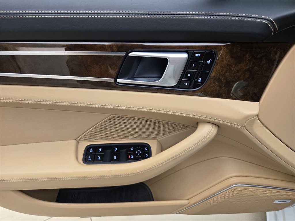 Used 2018 Porsche Panamera 4S Executive w/ Sportdesign Package image 31
