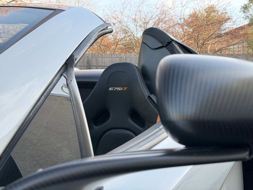 Used 2016 McLaren 675LT Spider image 11