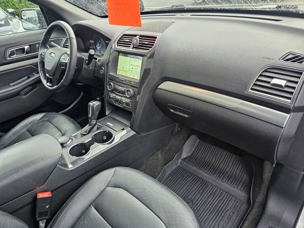 Used 2018 Ford Explorer XLT w/ Equipment Group 202A image 13