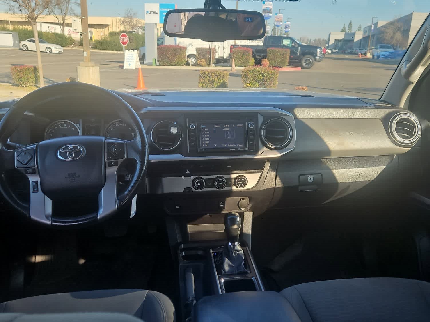 Used 2017 Toyota Tacoma 2WD Double Cab image 11