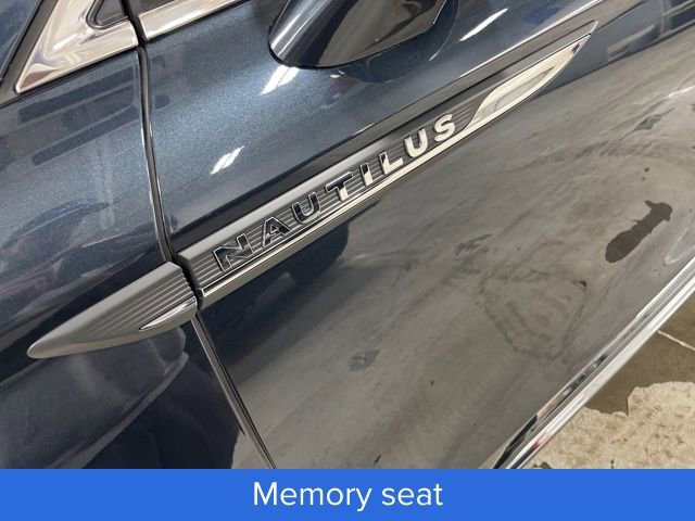 Used 2023 Lincoln Nautilus Reserve image 13