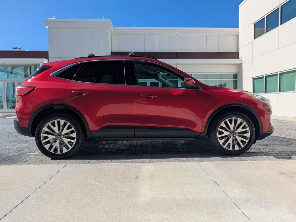 Used 2022 Ford Escape Titanium AWD/4WD image 4