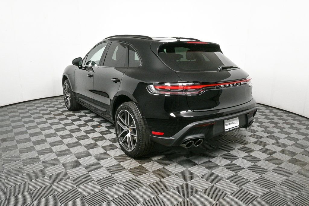 Certified 2026 Porsche Macan AWD/4WD image 3