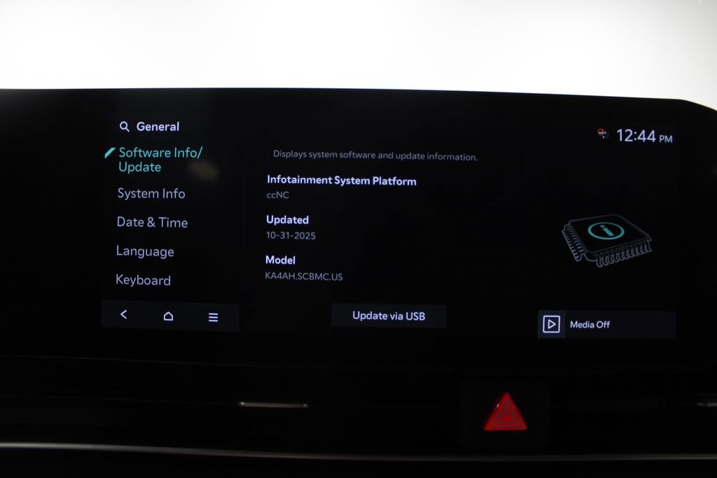 Used 2025 Kia Carnival EX image 28