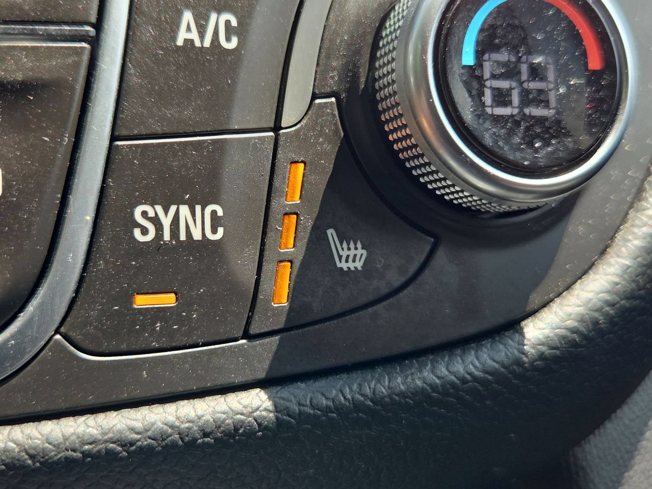 Used 2018 Chevrolet Equinox LT FWD image 36