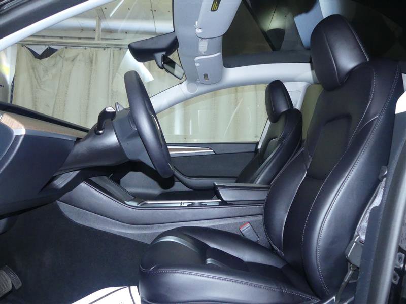 Used 2024 Tesla Model Y 2WD image 18