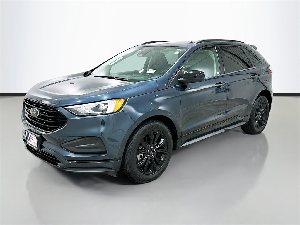 Used 2022 Ford Edge SE w/ Black Appearance Package image 3