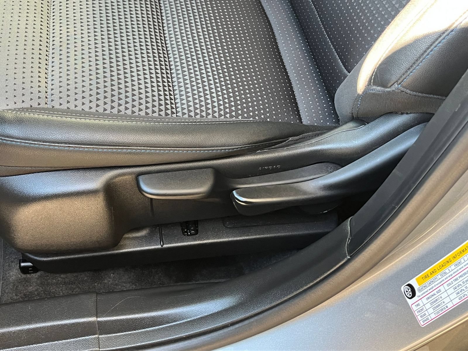 Used 2025 Chevrolet Trax LT FWD image 22