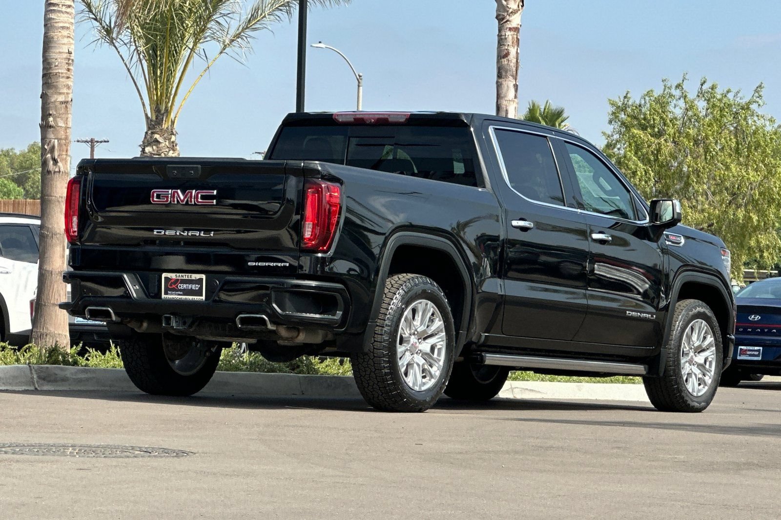 Used 2022 GMC Sierra 1500 Denali w/ Technology Package AWD/4WD image 4