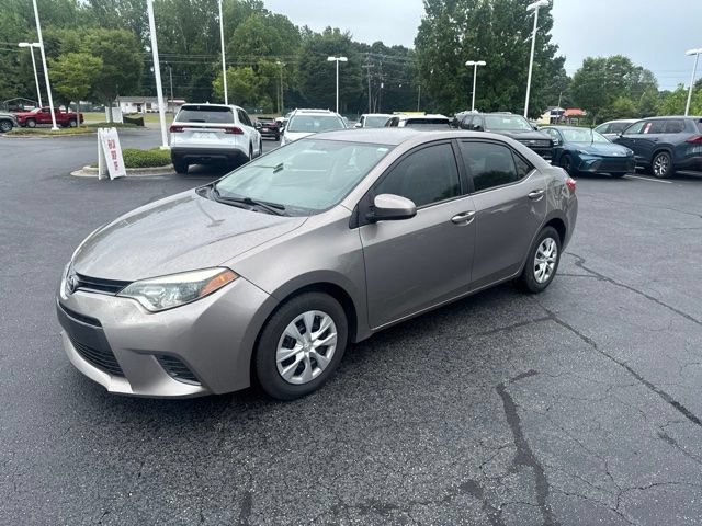 Used 2015 Toyota Corolla LE FWD image 2